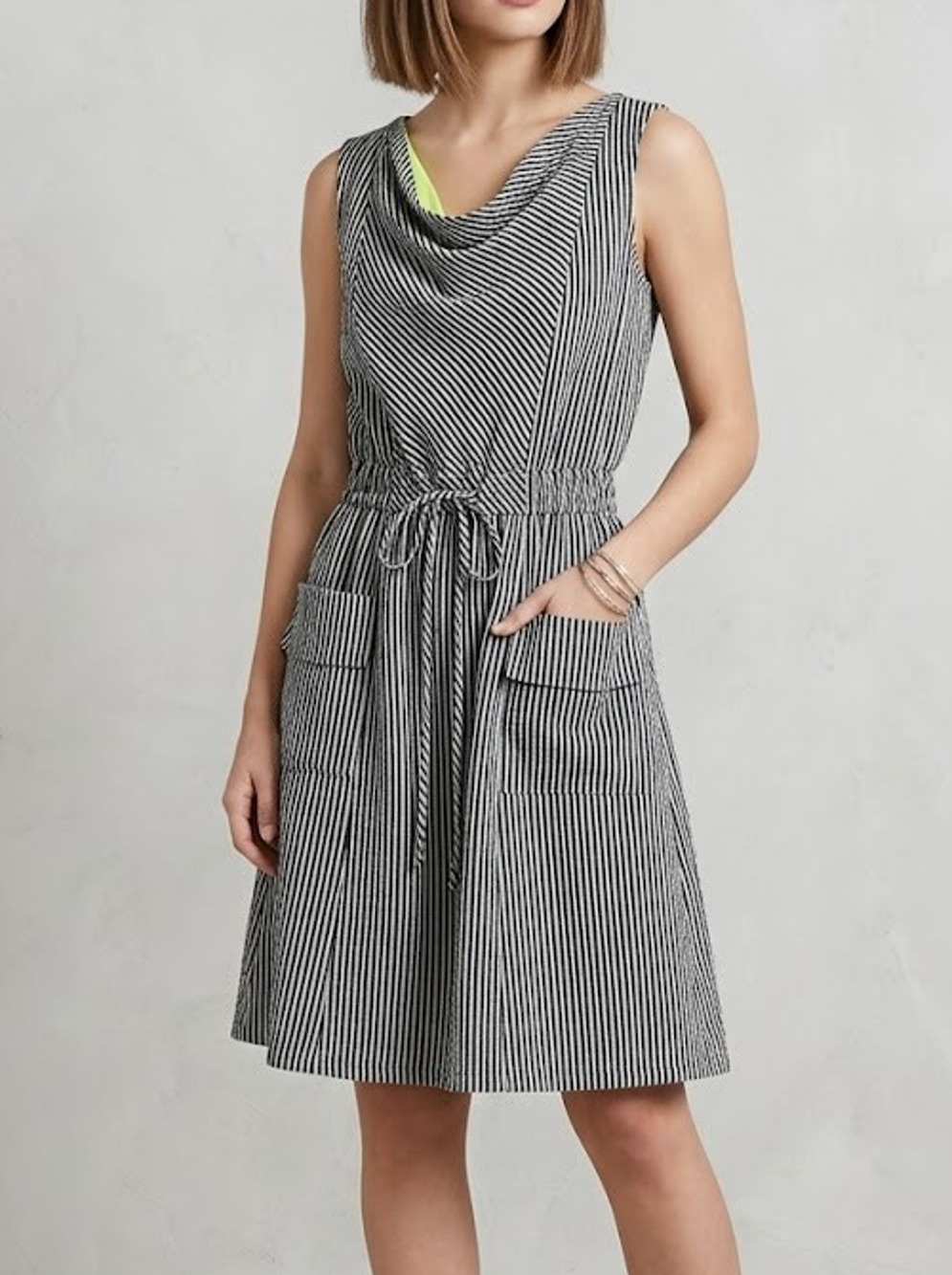 Vince Camuto Dress 4 Womens Black White Striped Sleeveless Elastic Waist Pockets
